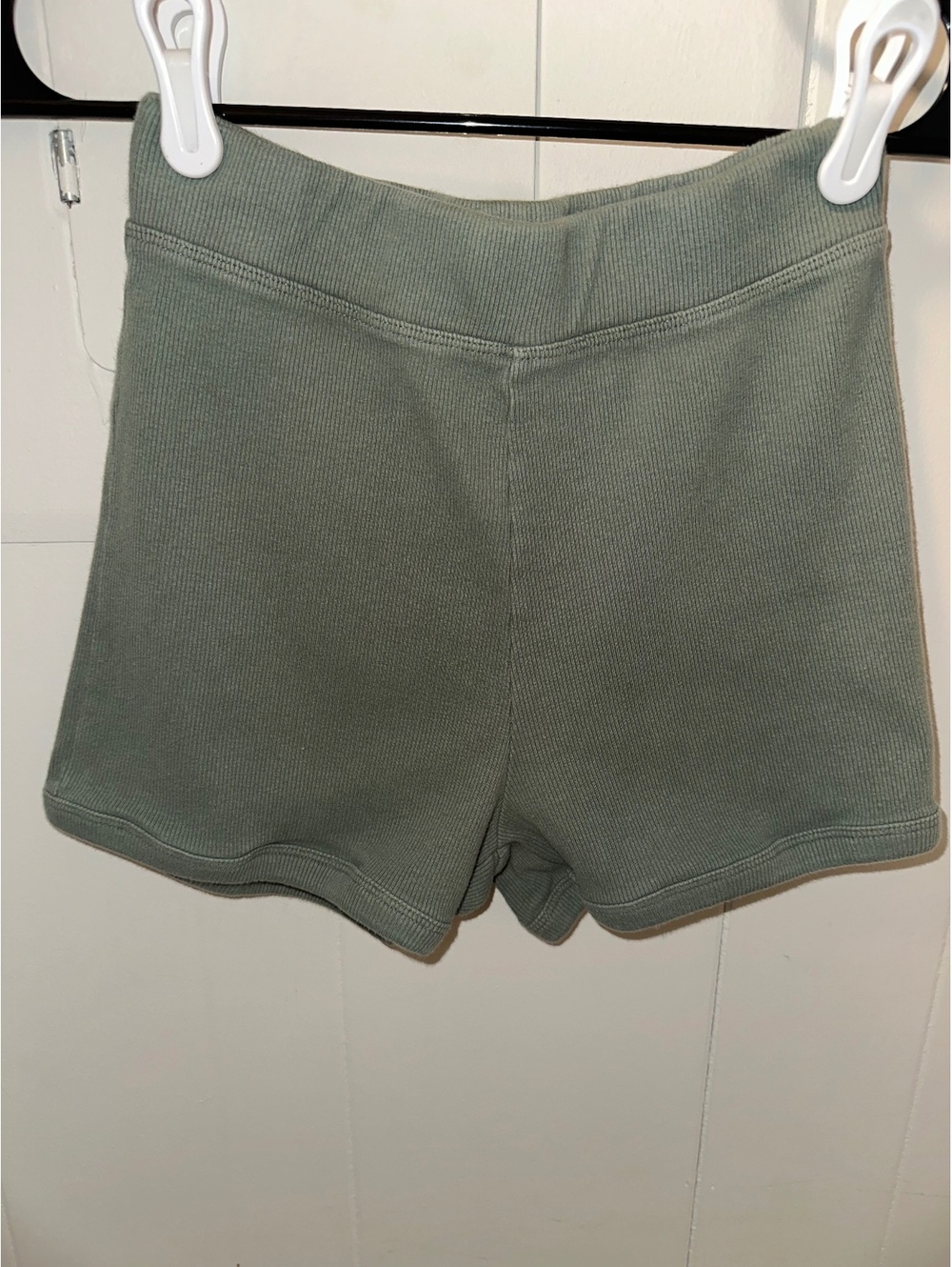 Zara Women's Medium Olive Green Ribbed Knit Shorts